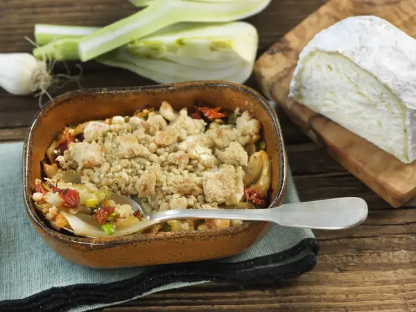 Confit de fenouil à la tomate séchée et crumble de Gaperon