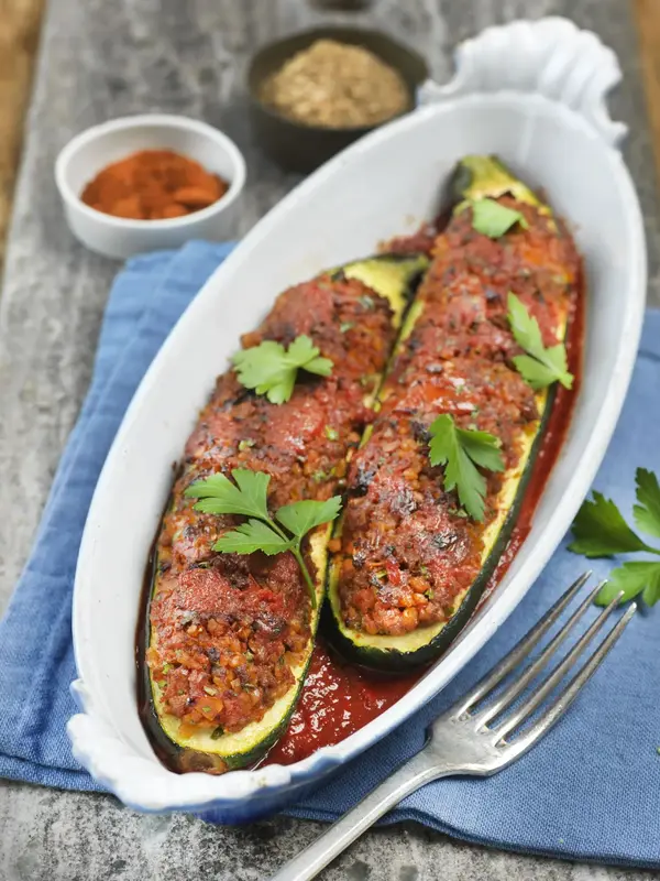 Courgettes farcies à la viande hachée et aux amandes