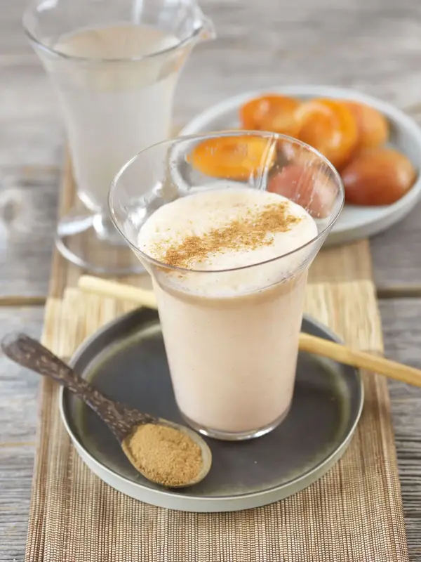 Lassi à l'eau de coco et à l'abricot